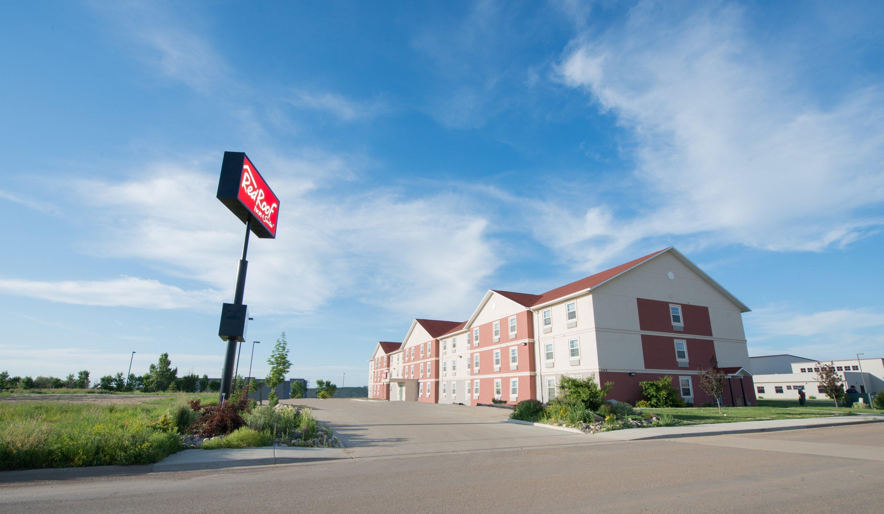 Red Roof Inn & Suites Dickinson Exteriör bild