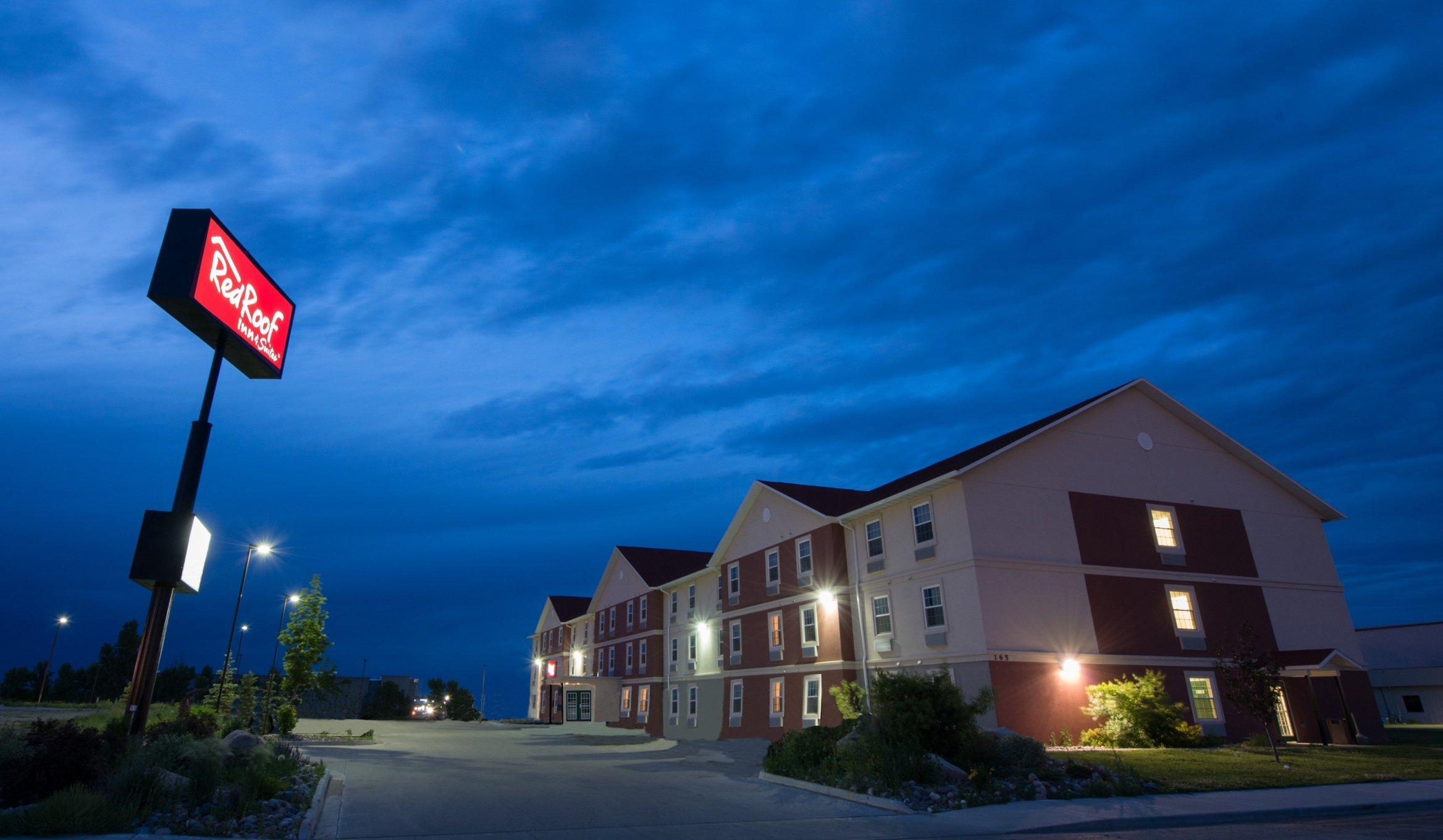 Red Roof Inn & Suites Dickinson Exteriör bild