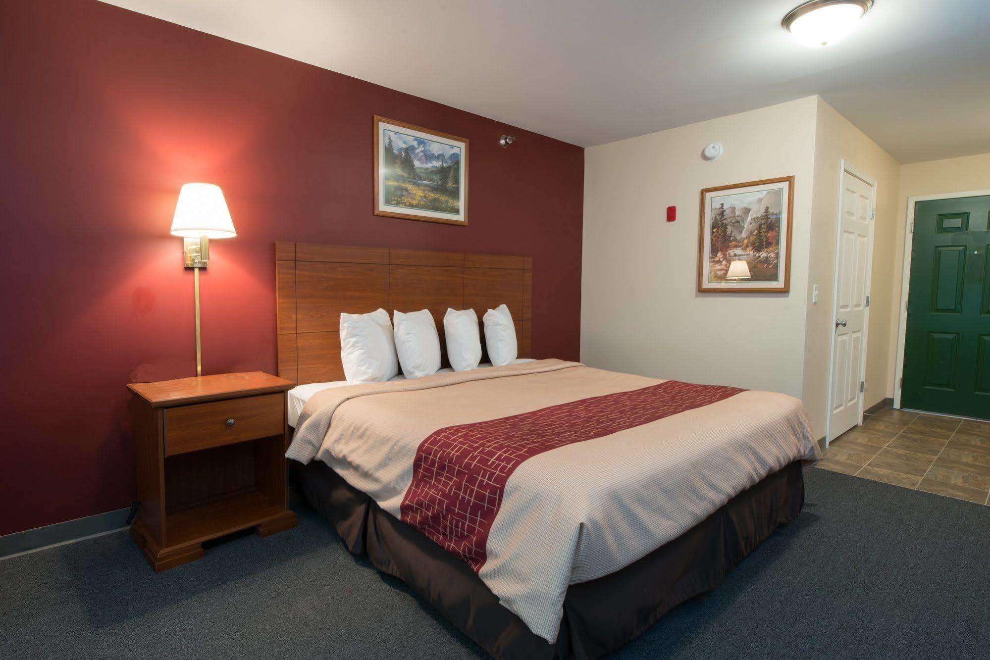 Red Roof Inn & Suites Dickinson Exteriör bild